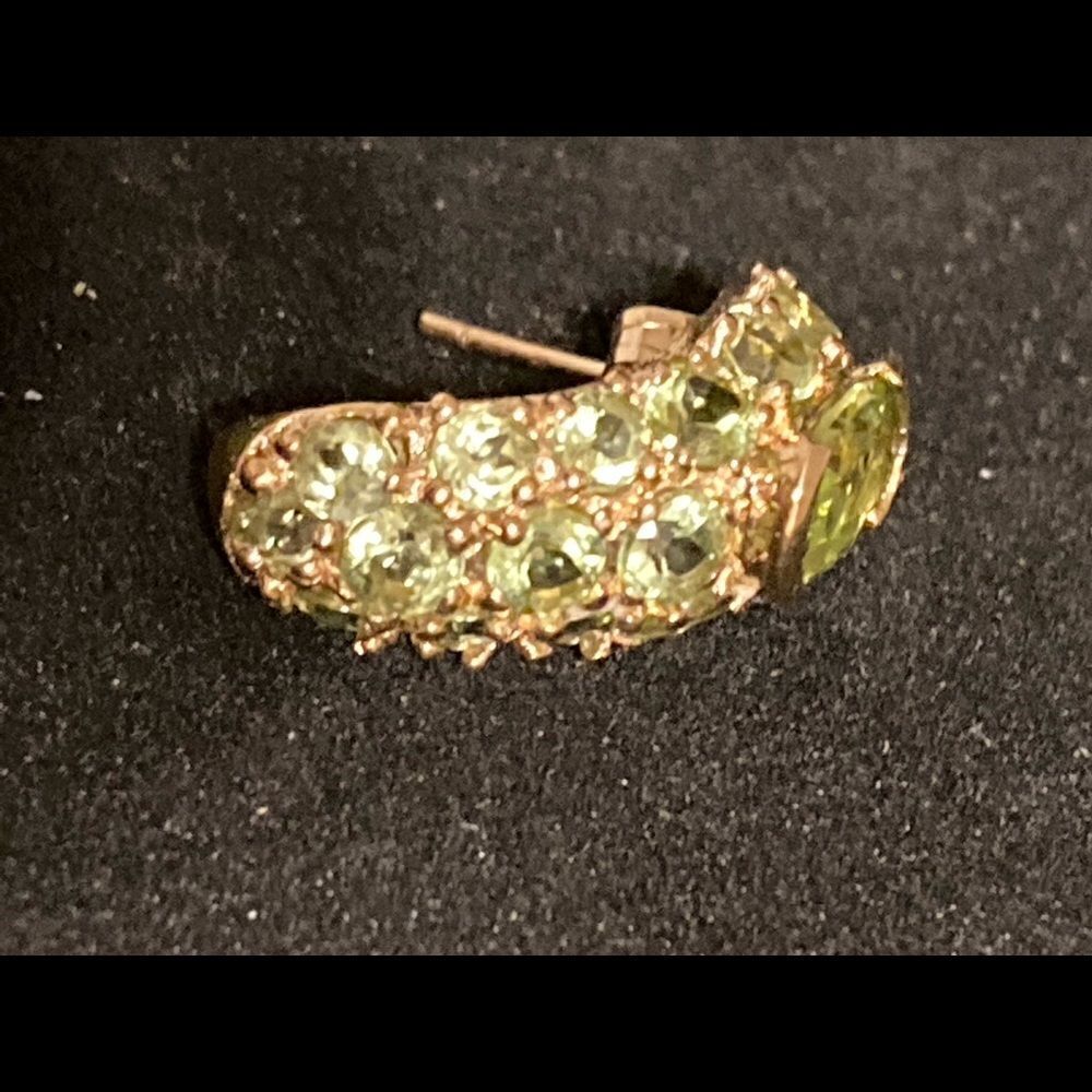 Elegant 12 k gold peridot Earrings - Picture 6 of 7